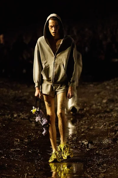 Look 8